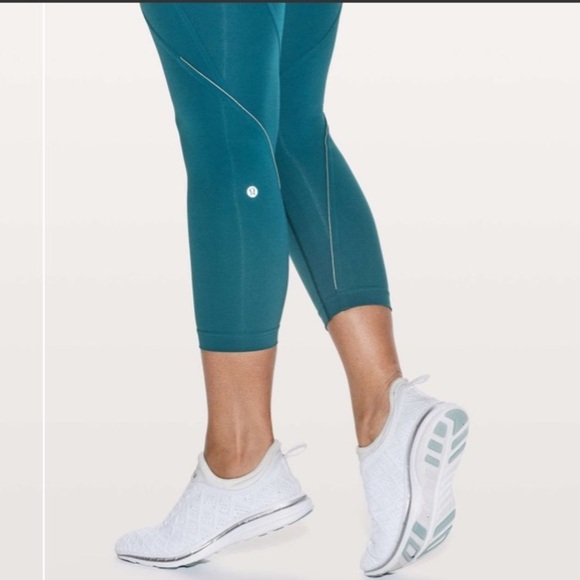 Lululemon Lead The Pack Crop 23" in Nile Blue - Picture 4 of 12